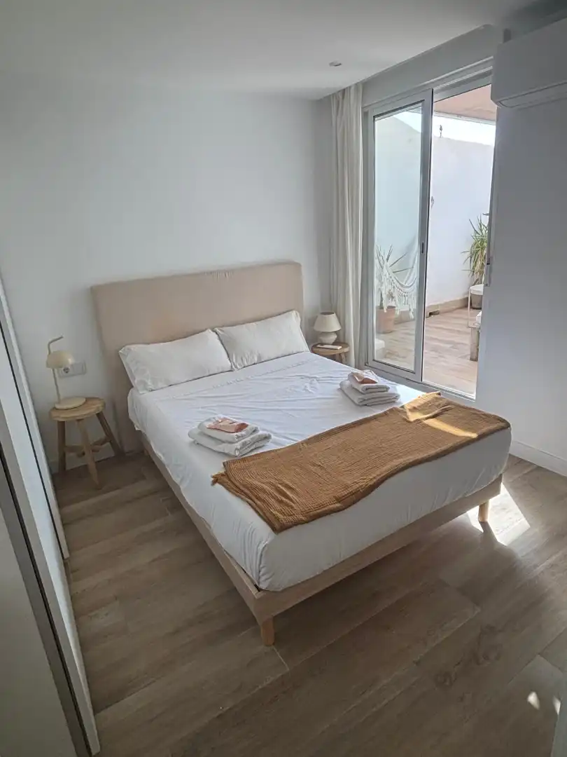 Bedroom of Flat for sale in Valencia  with Air Conditioner, Heating and Terrace