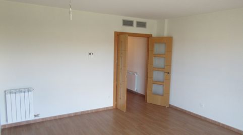 Foto 4 von Wohnung zur Miete in Calle del Ibón de Astún, Miralbueno, Zaragoza Capital