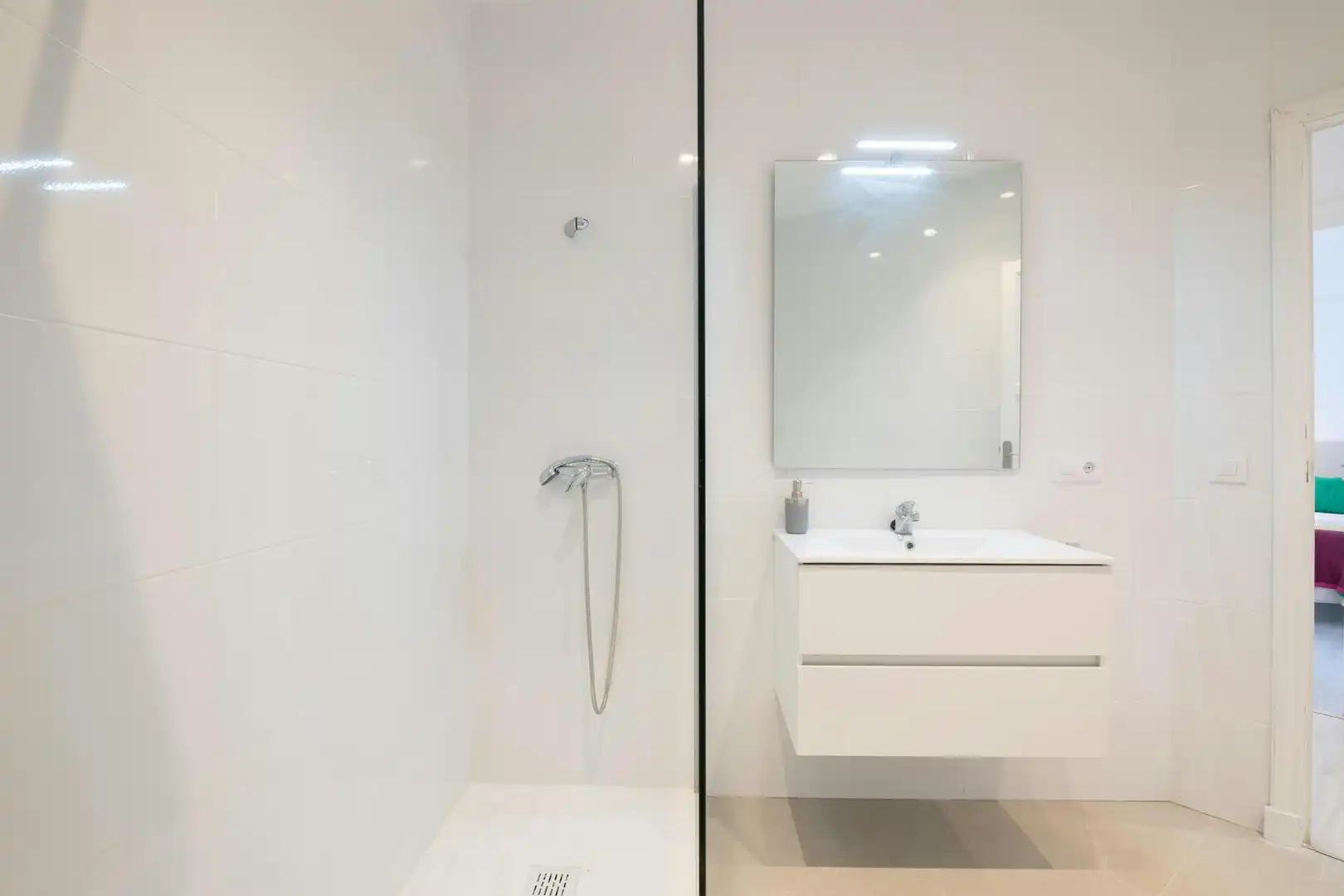 Bathroom of Flat for rent in Valencia  with Heating, Washing machine and TV