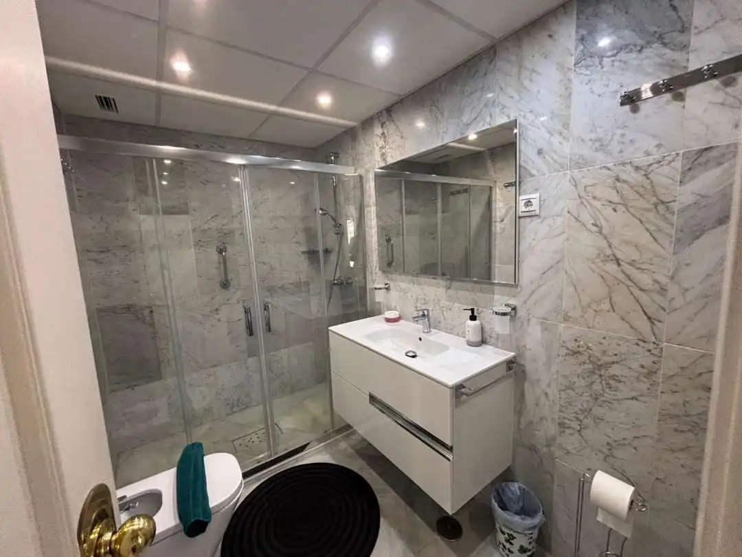 Bathroom of Flat for rent in Marbella  with Private garden and Terrace