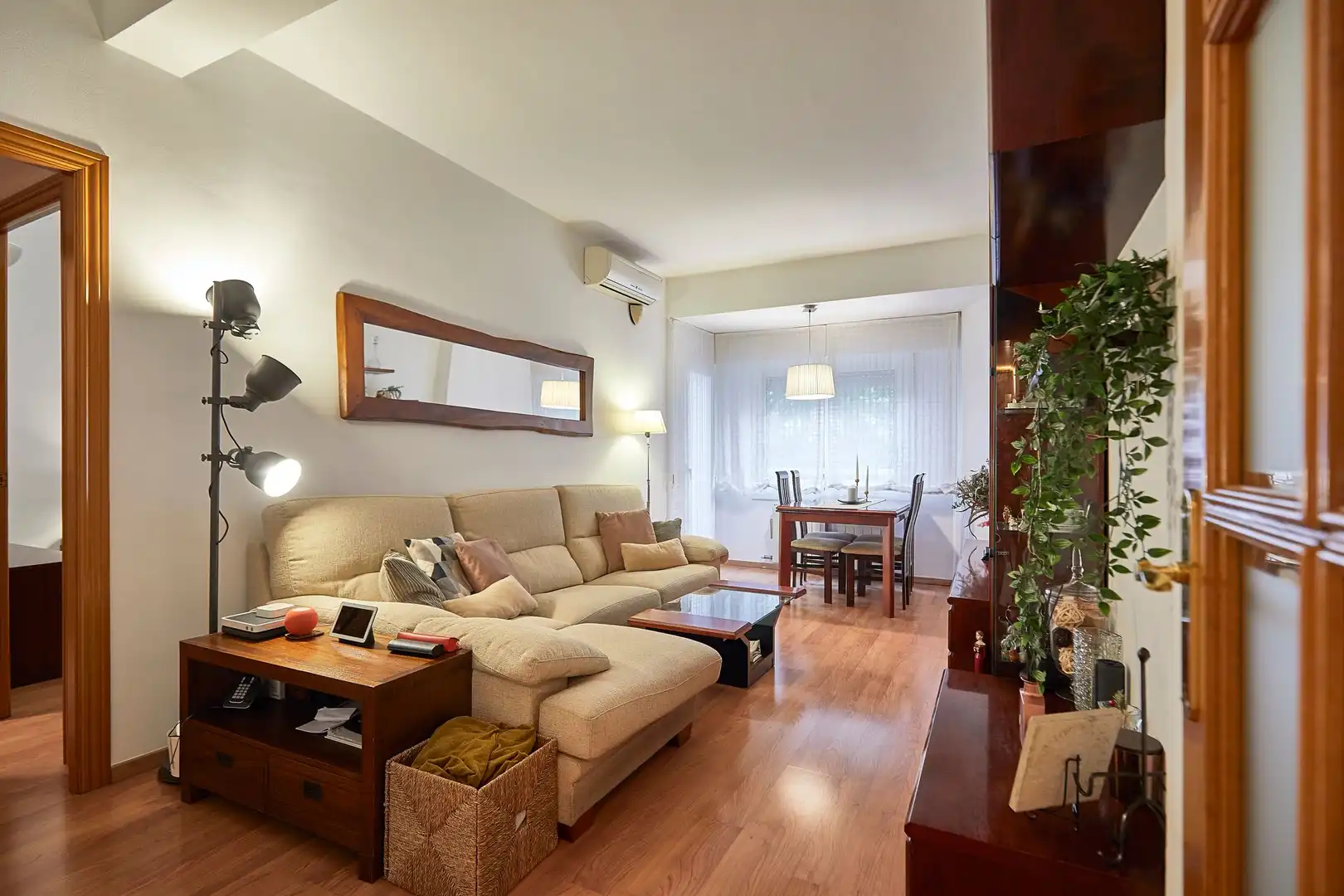 Sala d'estar de Pis en venda en Barcelona amb Aire condicionat, Calefacció i Parquet
