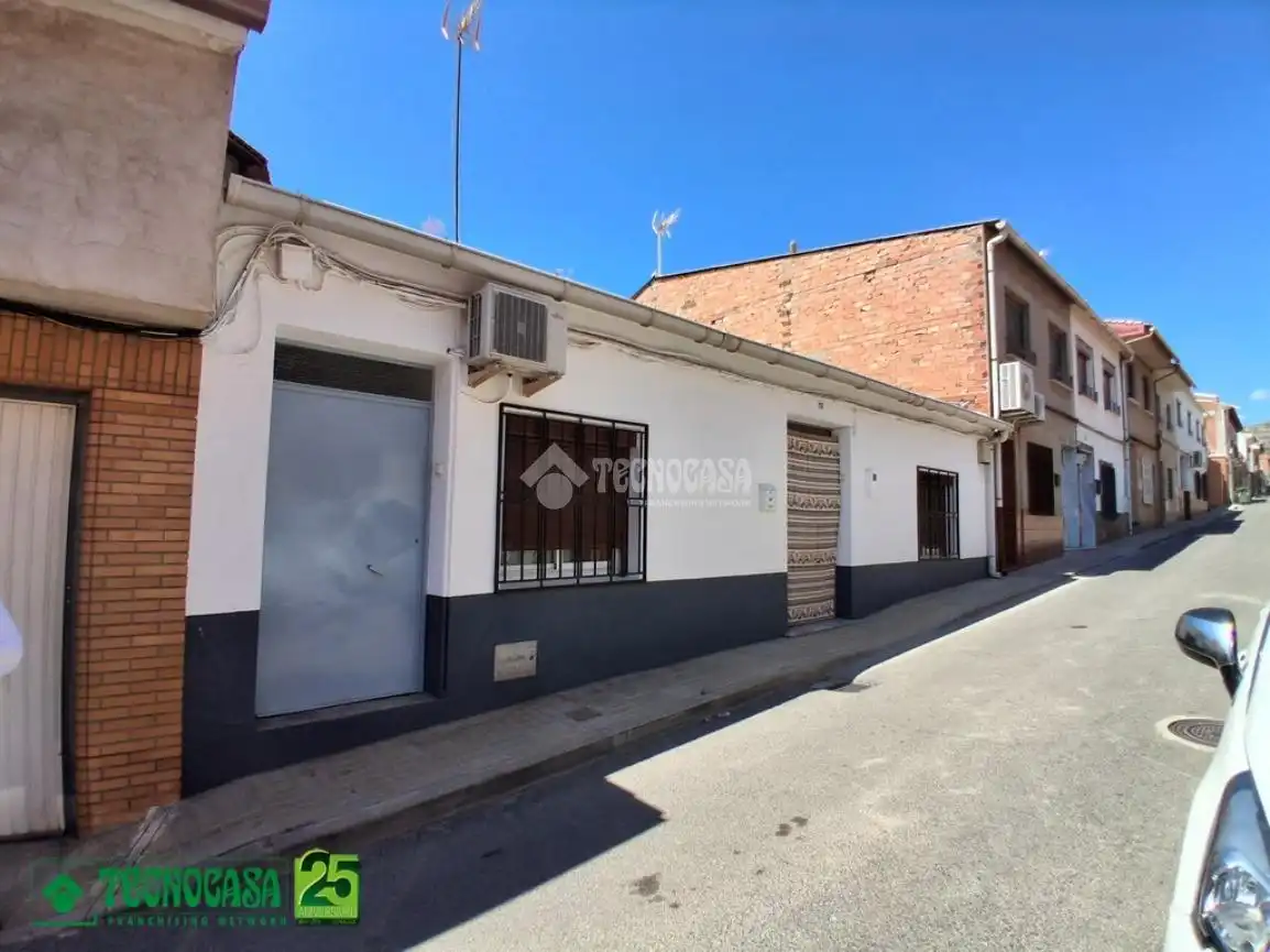 Vista exterior de Casa adosada en venda en Villarrubia de los Ojos