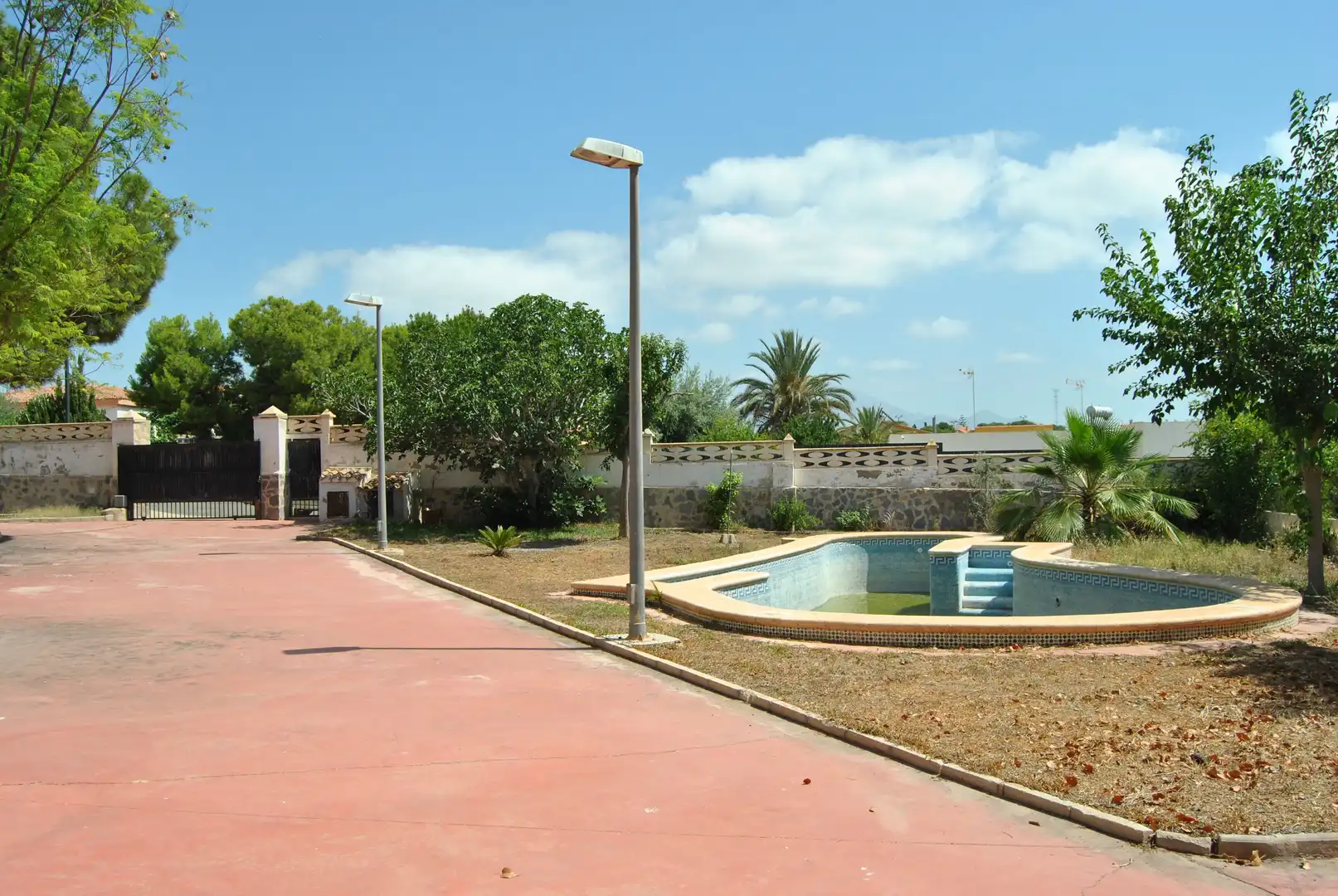 Vista exterior de Casa o chalet en venta en San Vicente del Raspeig / Sant Vicent del Raspeig con Aire acondicionado, Jardín privado y Piscina