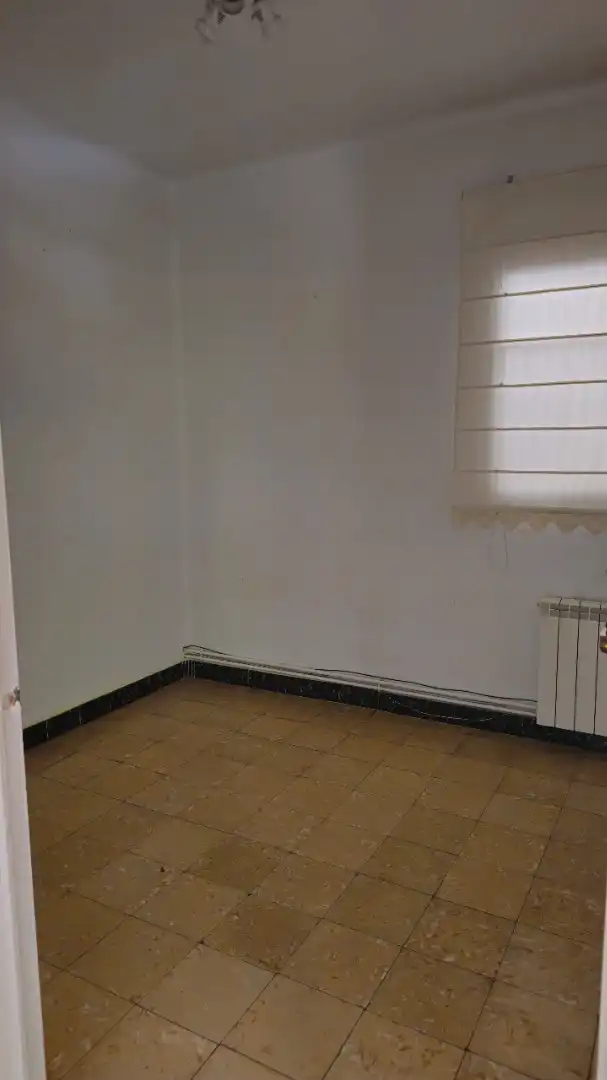 Flat for sale in Gironella