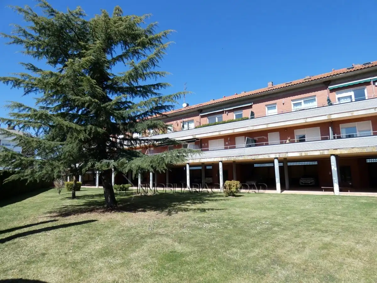 Exterior view of Flat for rent in Burgos  with Heating, Terrace and Furnished