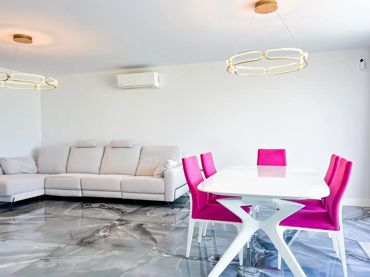 Sala d'estar de Casa o xalet en venda en Adeje amb Aire condicionat, Jardí privat i Traster