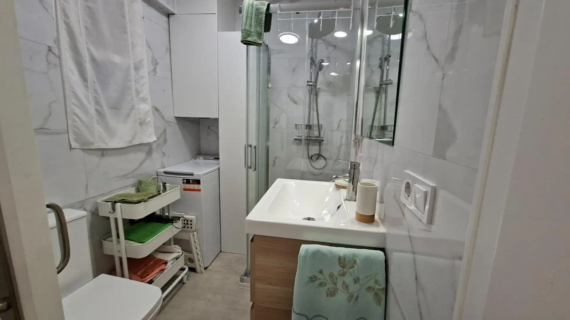 Bathroom of Apartments for sale in Benidorm  with Heating, Furnished and Community pool