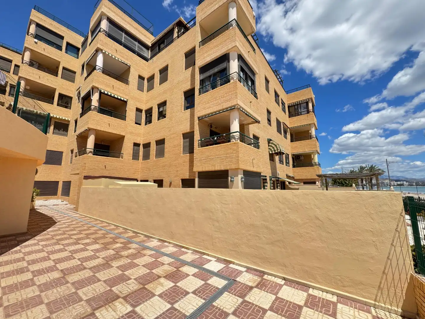 Exterior view of Ground floor for sale in El Campello  with Air Conditioner, Private garden and Community pool