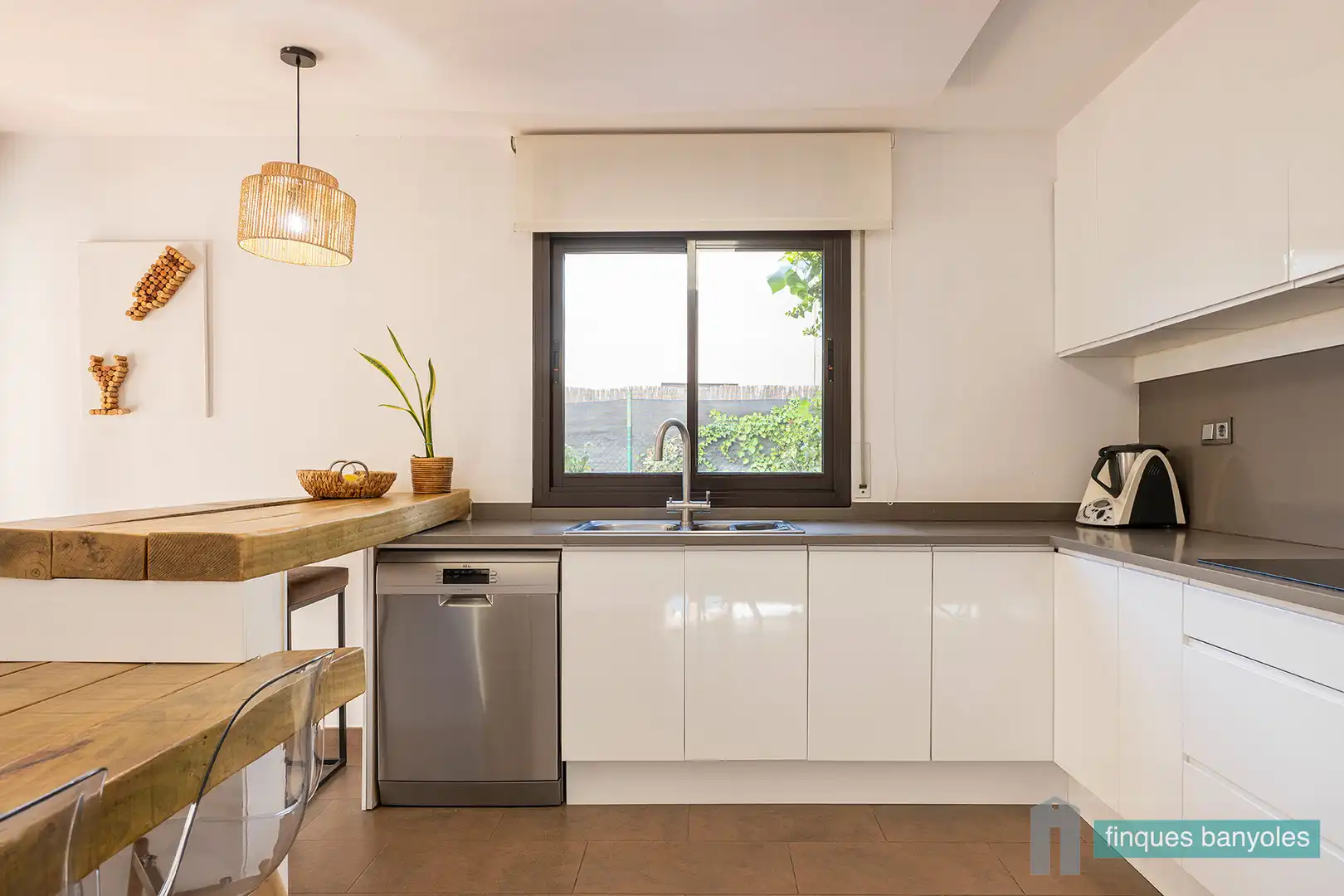 Cocina de Casa adosada en venta en Porqueres con Aire acondicionado, Calefacción y Jardín privado