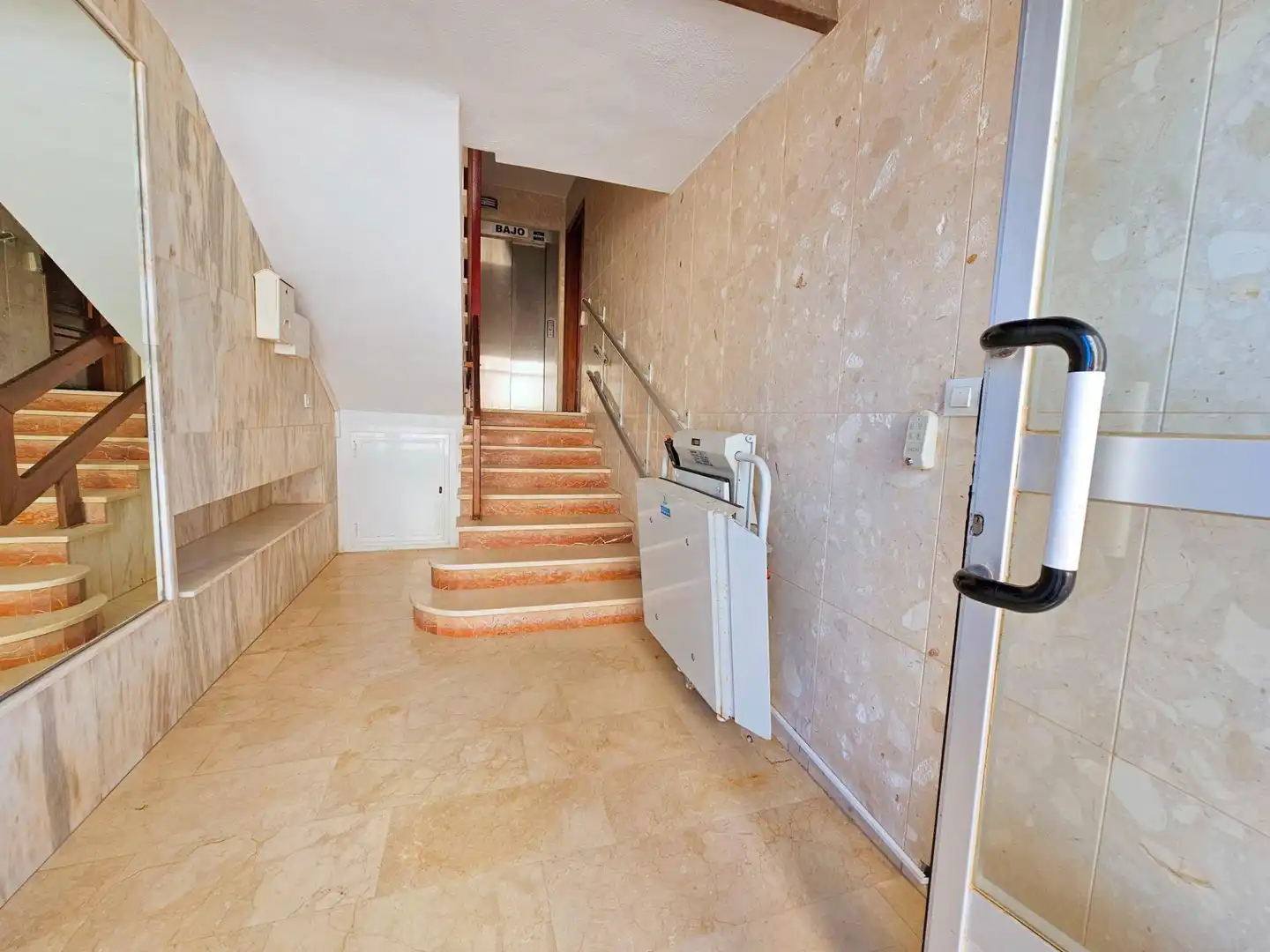 Piso en venta en La Manga del Mar Menor con Terraza y Piscina comunitaria