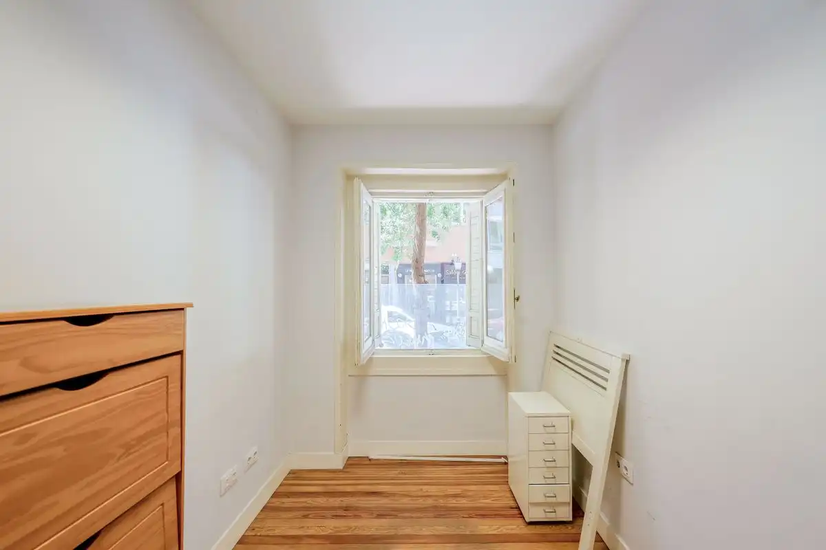 Habitación de Planta baja en venta en Madrid con Calefacción