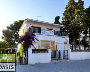 Vista exterior de Casa o xalet en venda en Mont-roig del Camp amb Aire condicionat, Jardí privat i Terrassa