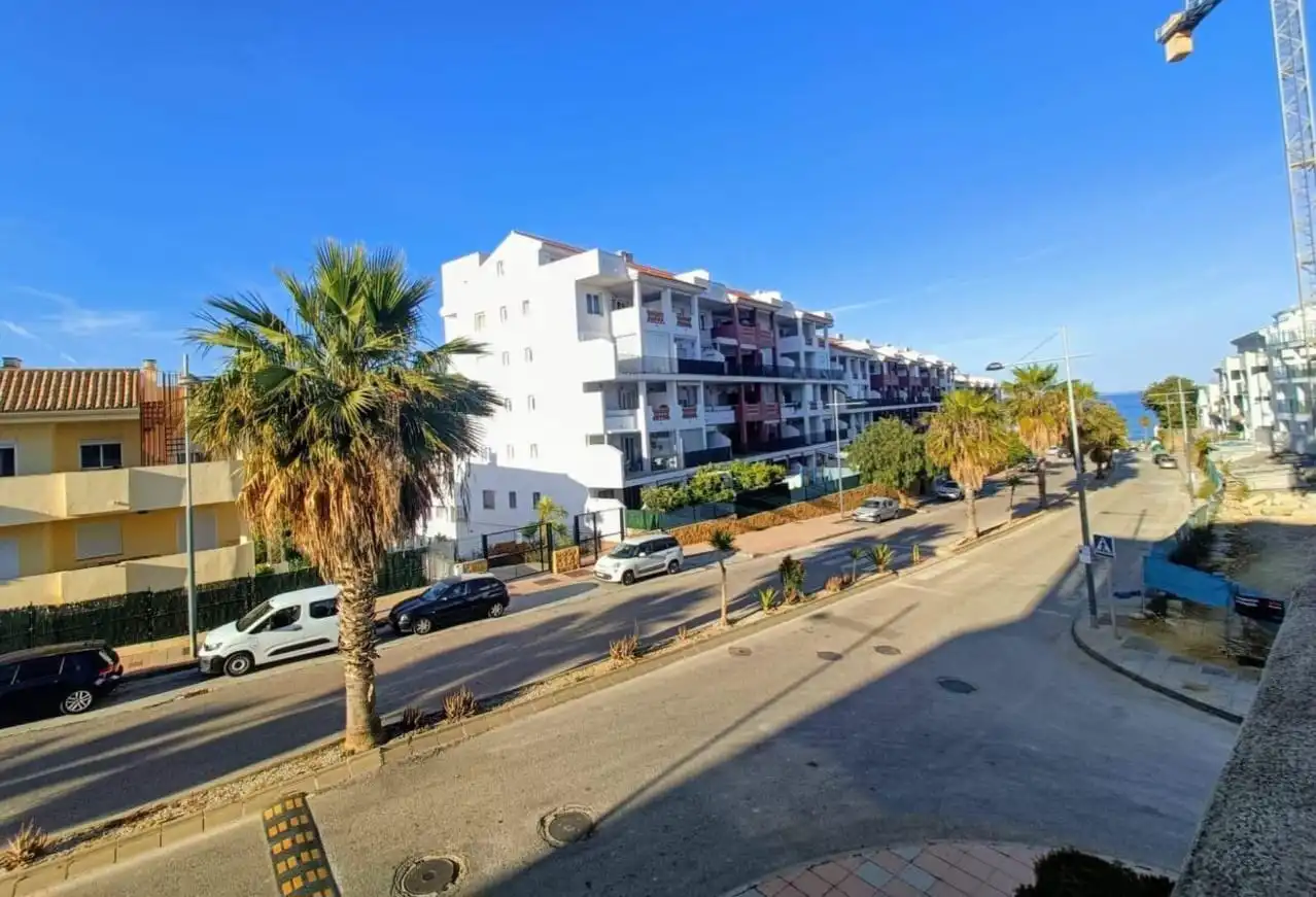 Vista exterior de Apartament en venda en Manilva amb Aire condicionat, Terrassa i Traster