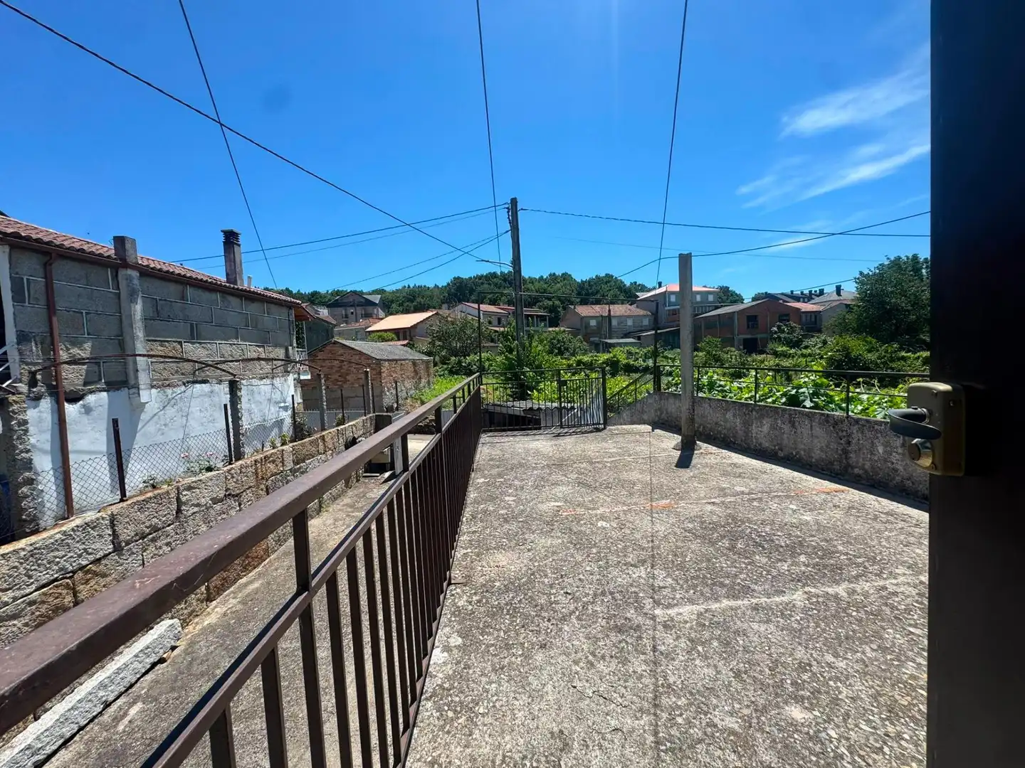 Vista exterior de Casa o chalet de alquiler en A Merca   con Calefacción, Terraza y Amueblado