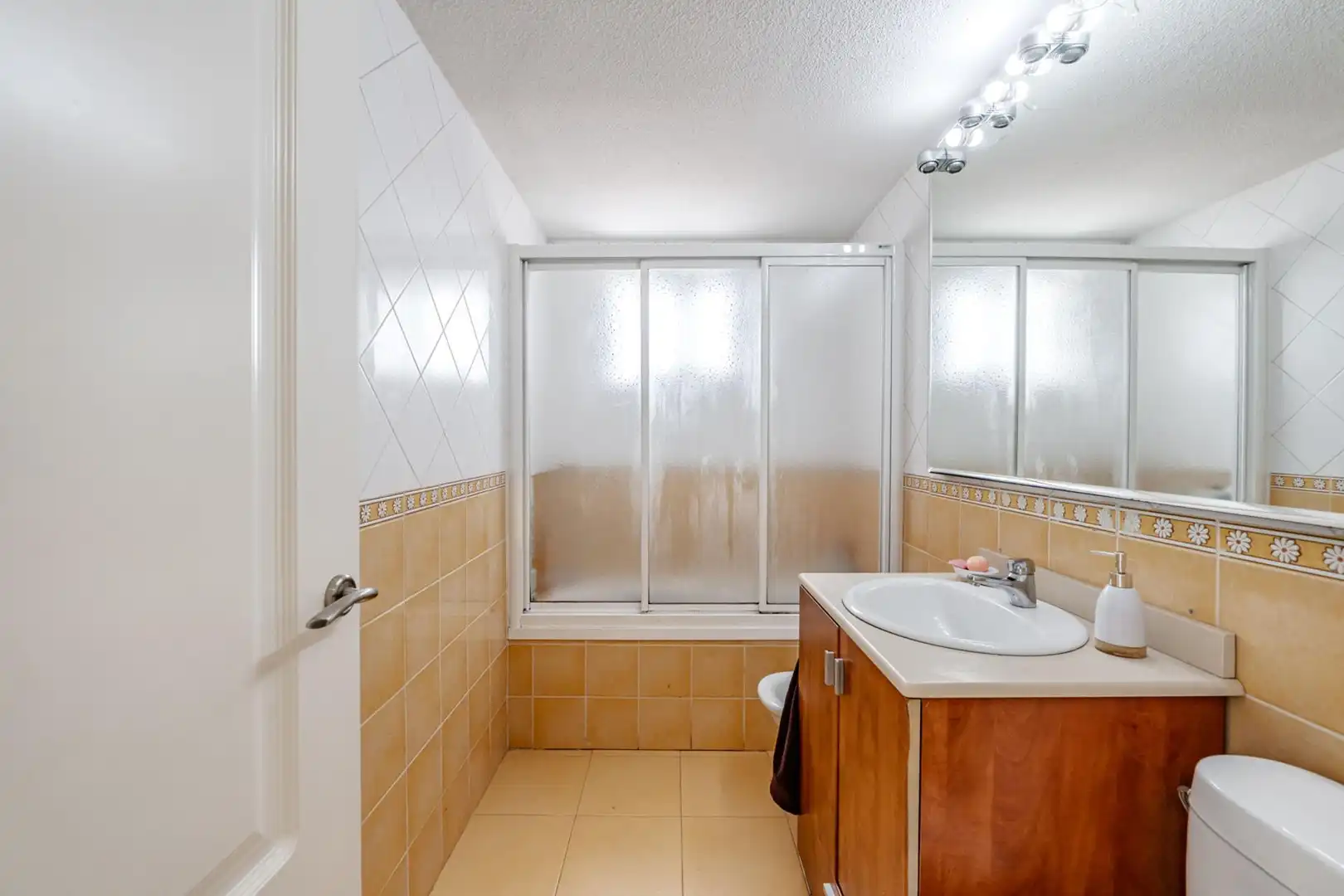 Baño de Piso en venta en Móstoles con Calefacción, Jardín privado y Terraza
