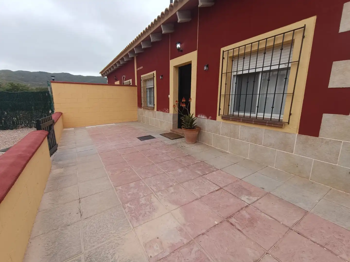 Vista exterior de Casa adosada de lloguer en Cartagena amb Calefacció, Jardí privat i Moblat
