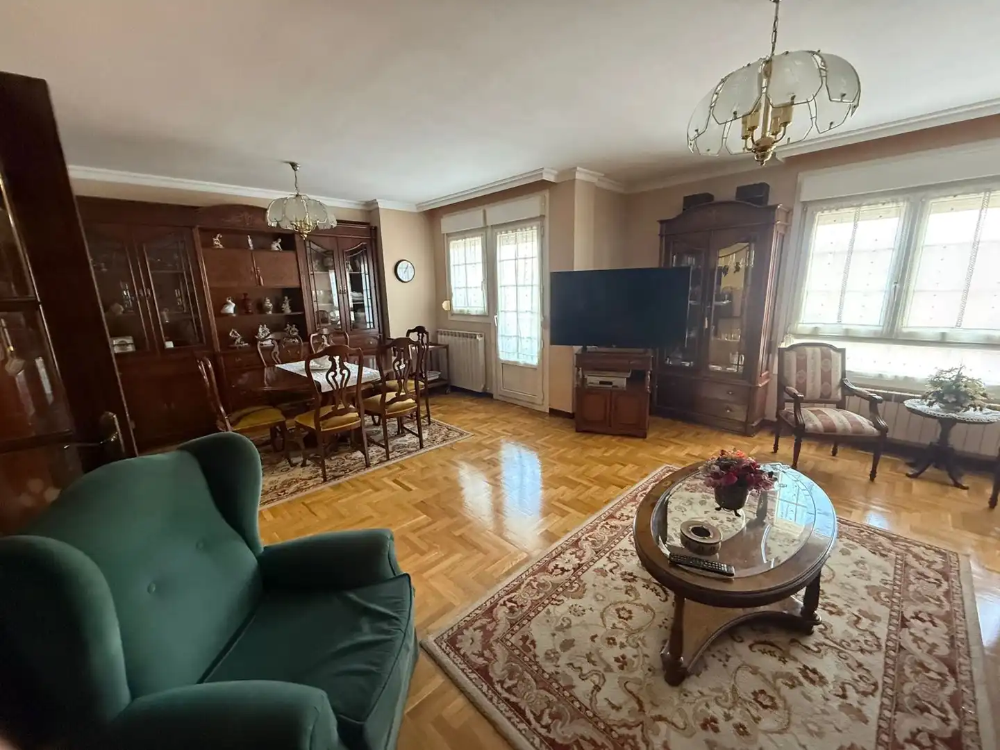Sala d'estar de Pis en venda en Gijón  amb Calefacció, Traster i Balcó