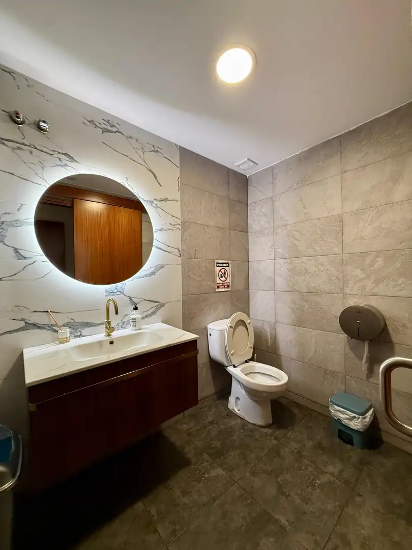 Baño de Local en traspaso en Barcelona