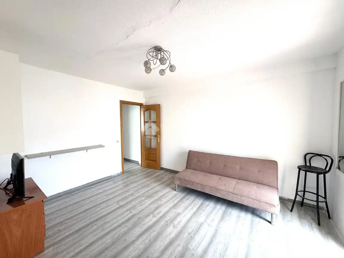Sala d'estar de Pis en venda en Almería amb Terrassa i Balcó
