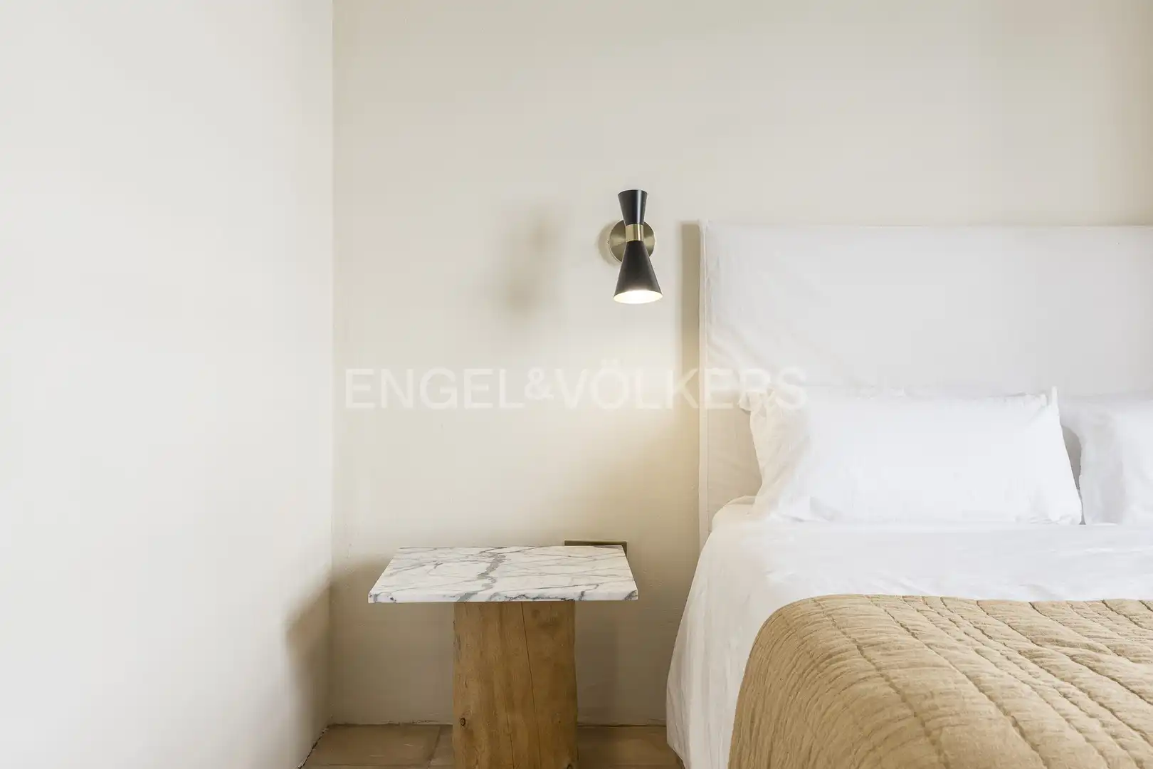 Schlafzimmer von Wohnung zur Miete in Barcelona mit Klimaanlage, Heizung und Balkon