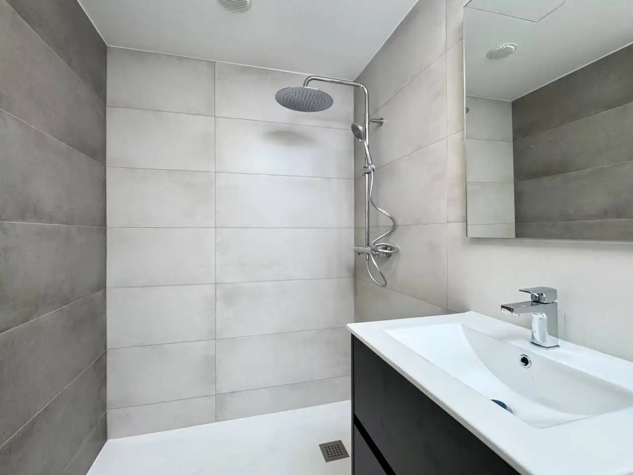 Baño de Piso en venta en Cubelles con Aire acondicionado, Calefacción y Terraza