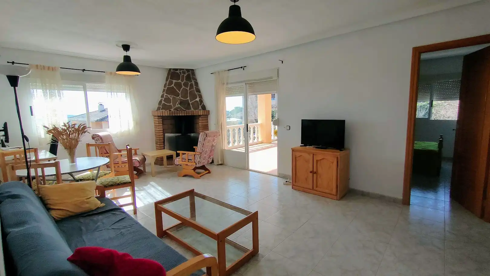 Sala de estar de Casa o chalet en venta en Torrejón del Rey con Aire acondicionado, Calefacción y Jardín privado