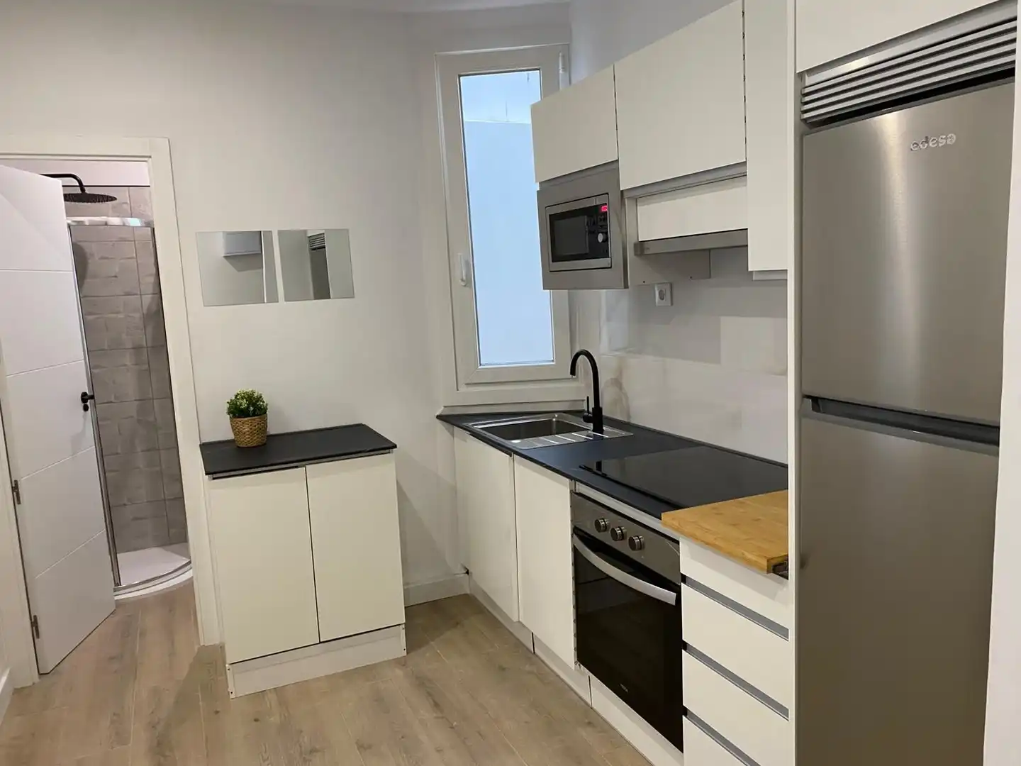 Cuina de Apartament de lloguer en A Coruña Capital  amb Moblat