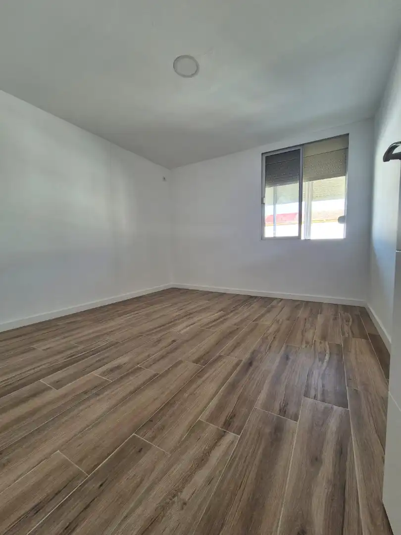Wohnung zur Miete in Calle Ciudad de Paterna, 10, Parque Alcosa