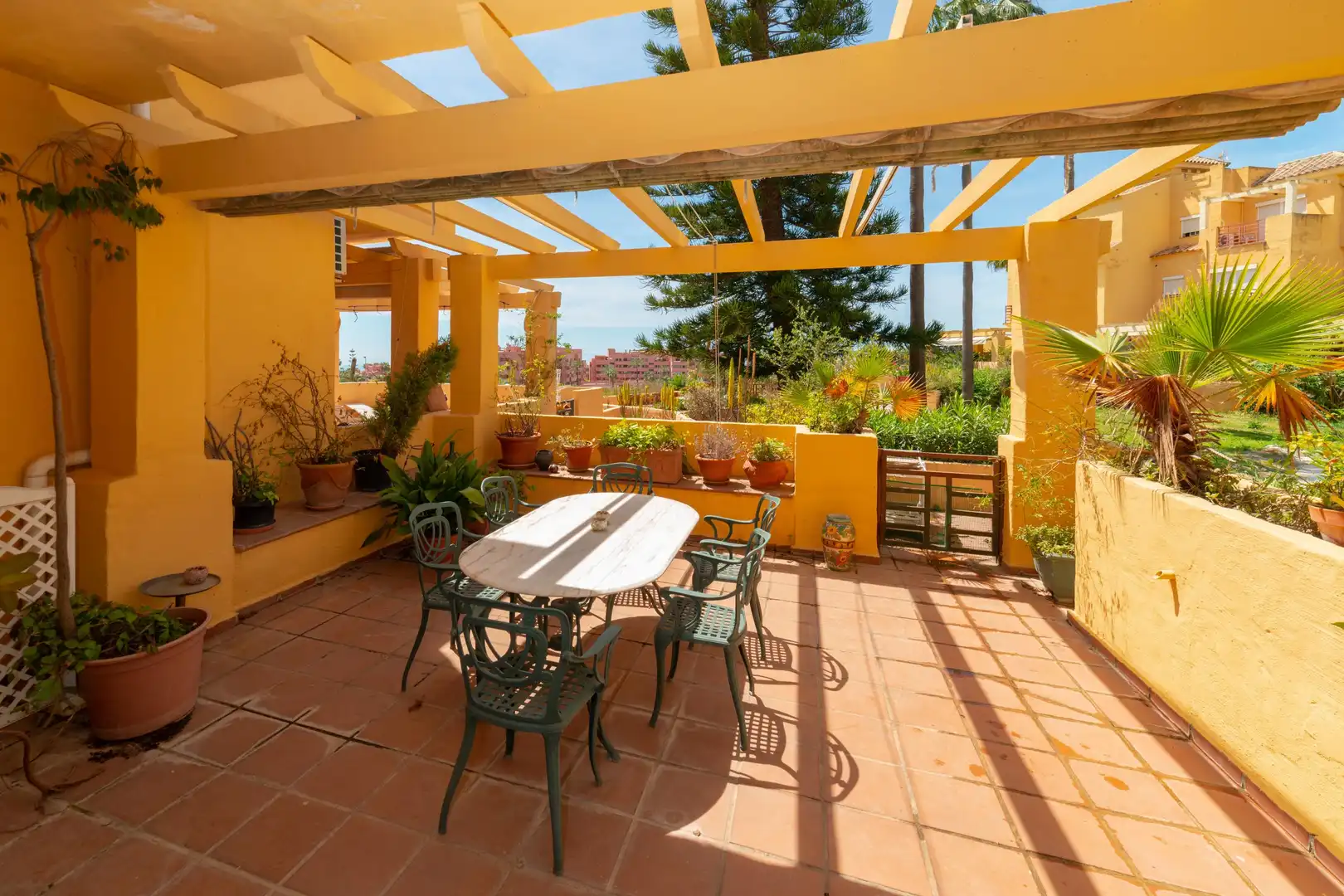 Terrassa de Casa adosada en venda en Estepona amb Aire condicionat, Calefacció i Jardí privat