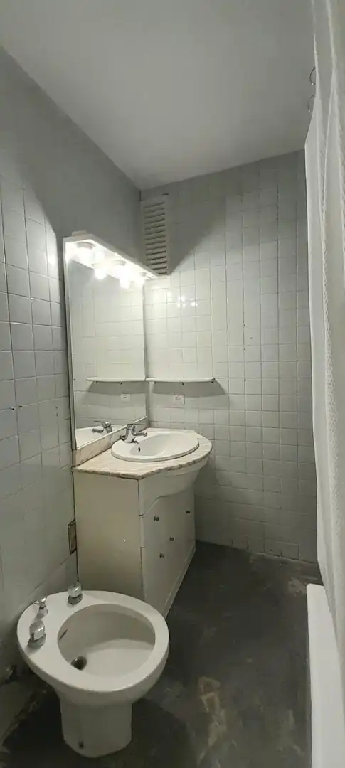 Baño de Piso en venta en Córdoba con Alarma