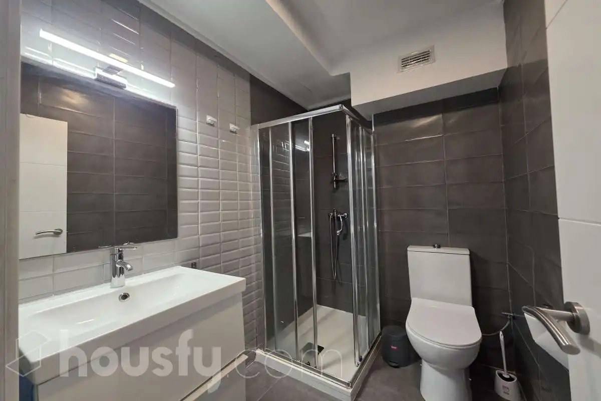 Bathroom of Flat for rent in Málaga  with Air Conditioner, Parquet flooring and Furnished