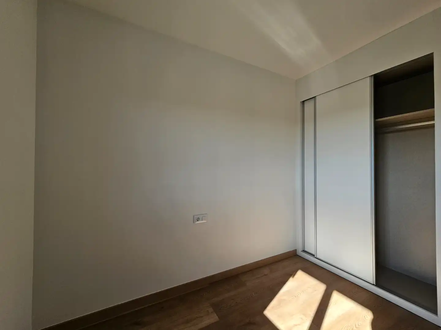 Bedroom of Flat for sale in Tomares  with Air Conditioner, Heating and Parquet flooring