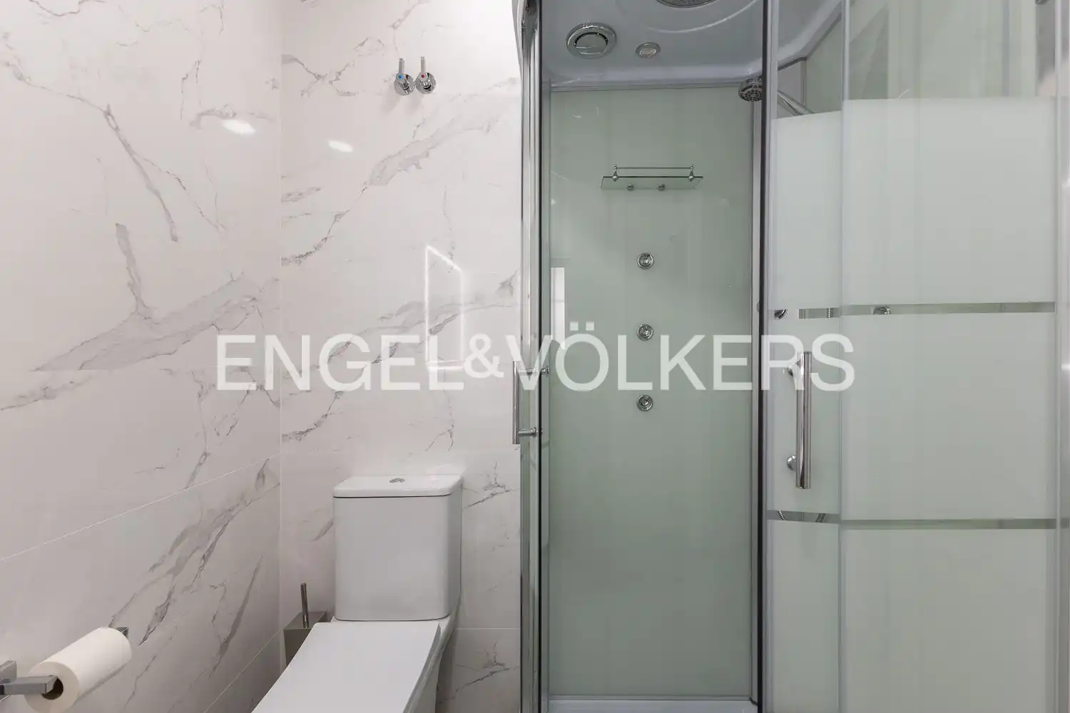Bathroom of Houses for sale in La Pobla de Vallbona  with Air Conditioner, Heating and Terrace