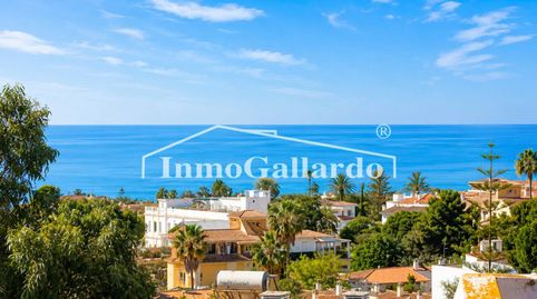 EXCLUSIVO CHALET PAREADO CON GRAN JARDÍN Y VISTAS AL MAR EN MIRAFLORES DEL PALO