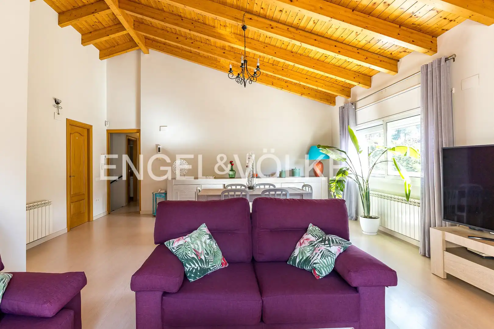 Sala d'estar de Casa o xalet en venda en Rubí amb Calefacció, Jardí privat i Parquet
