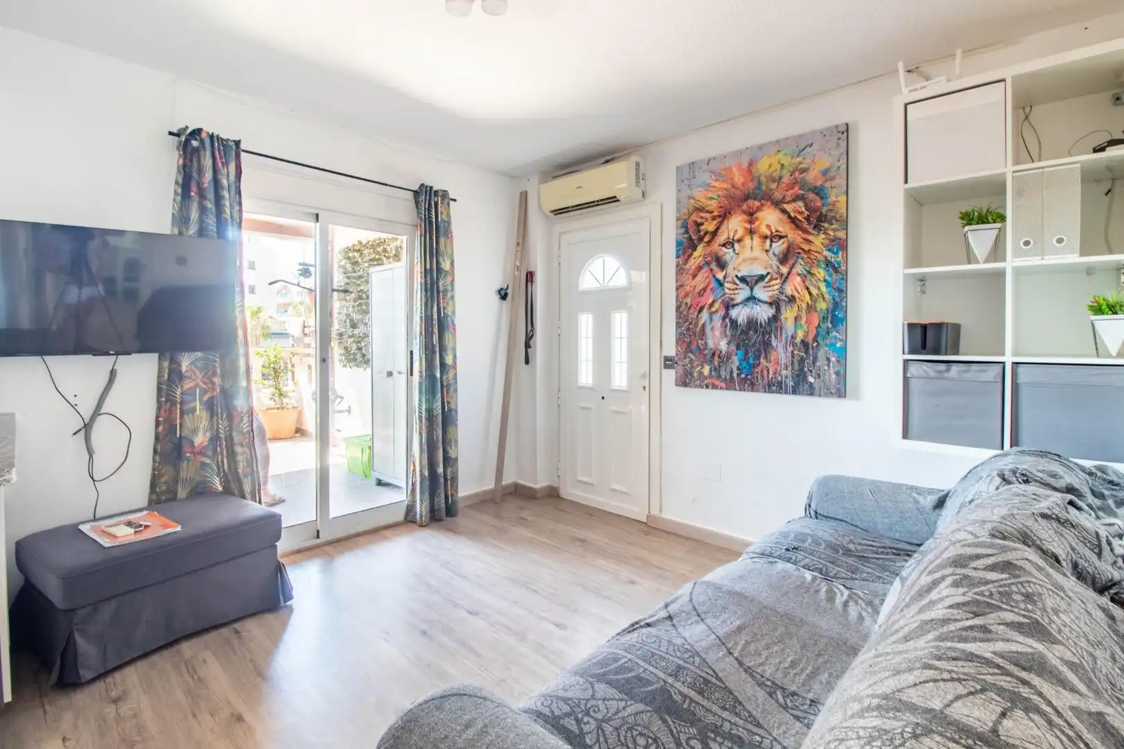 Sala d'estar de Casa o xalet en venda en Orihuela amb Aire condicionat, Jardí privat i Terrassa