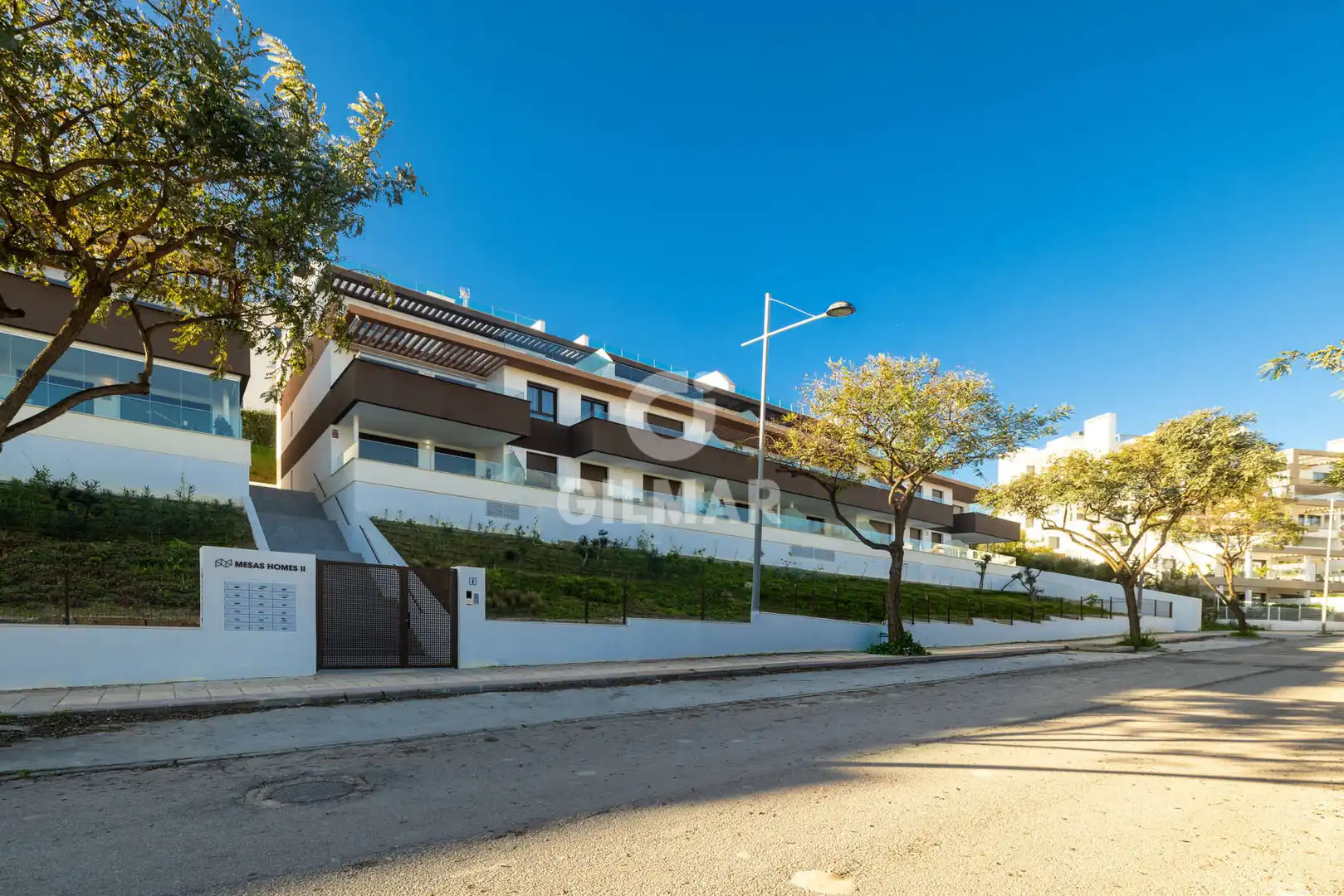 Vista exterior de Ático en venta en Estepona con Calefacción, Trastero y Piscina