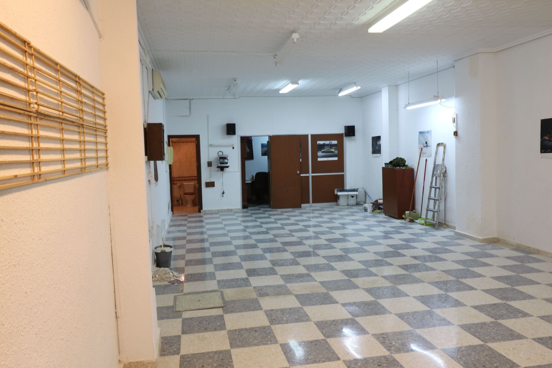 Premises for sale in  Sevilla Capital  with Air Conditioner