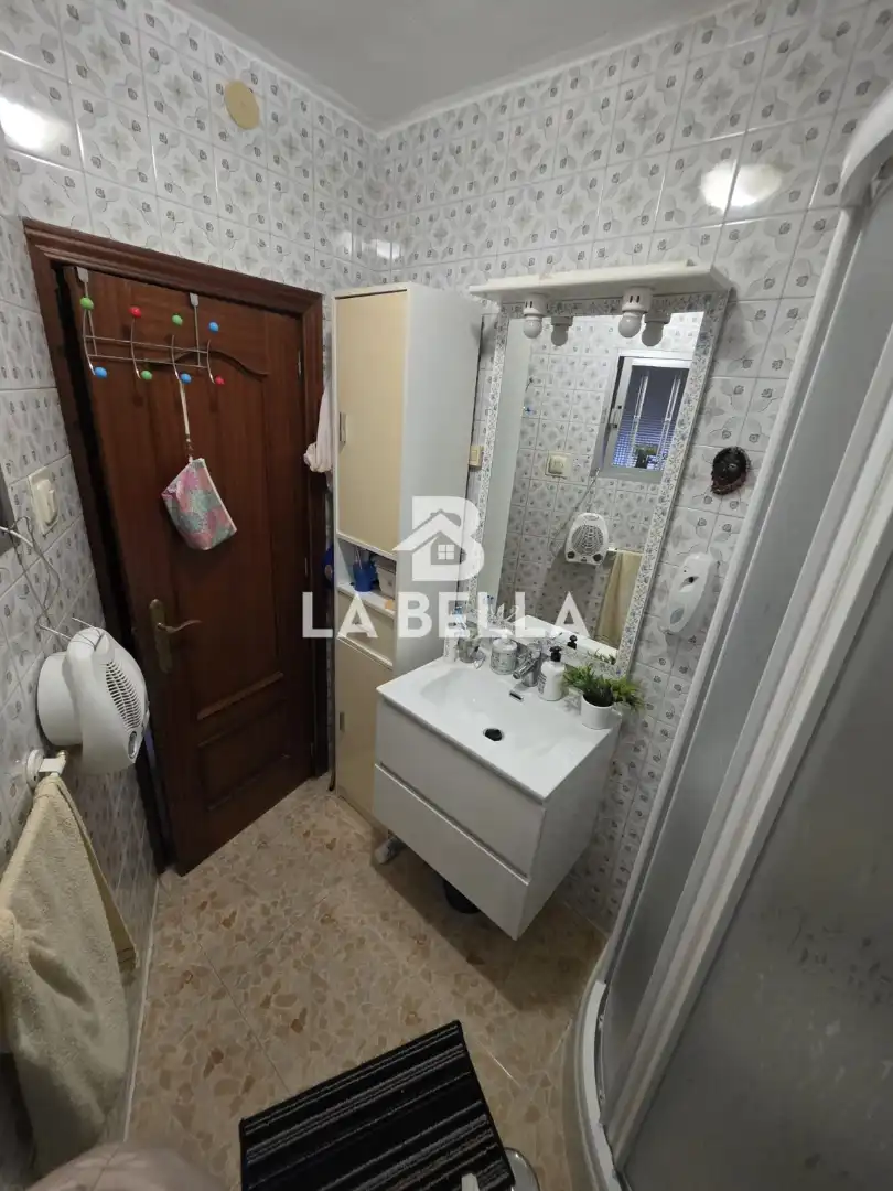 Bany de Pis en venda en Sevilla amb Aire condicionat i Moblat