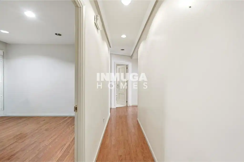 Flat for sale in Madrid  with Air Conditioner, Heating and Storage room