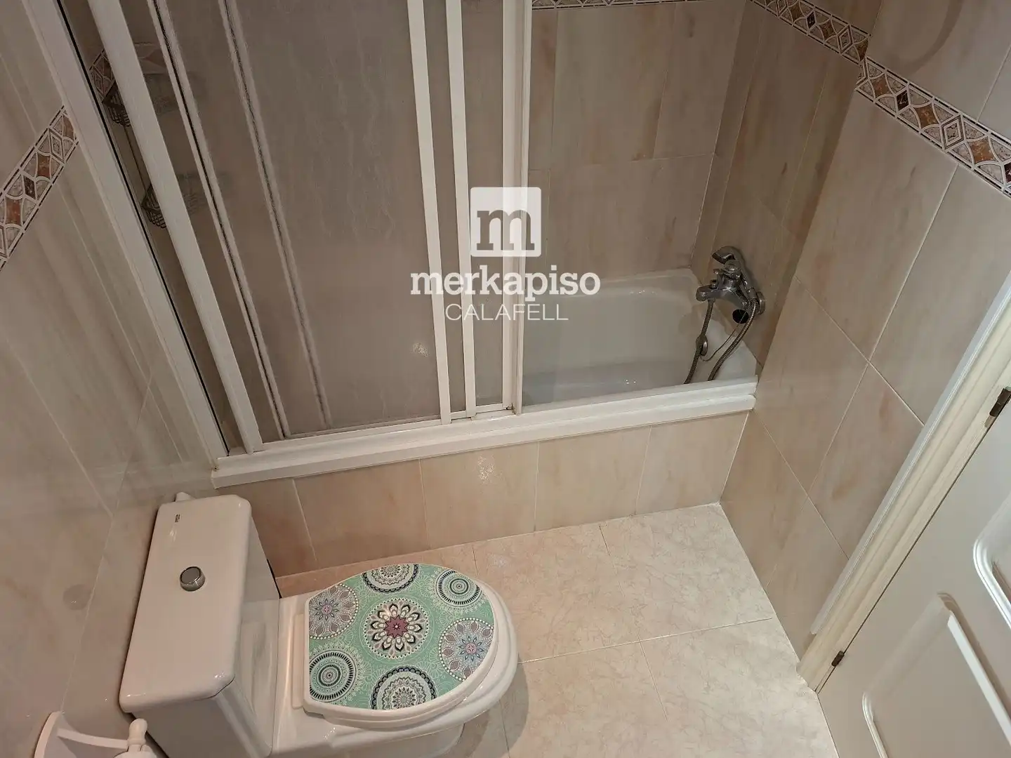 Bathroom of Flat for sale in L'Estany