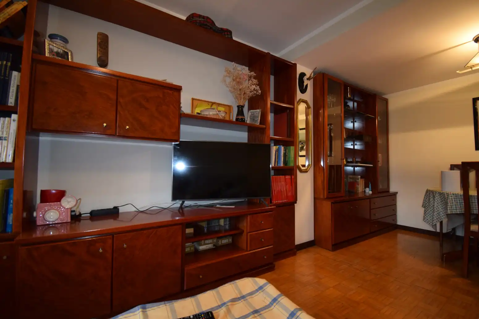 Sala d'estar de Pis en venda en Oviedo  amb Calefacció, Jardí privat i Parquet