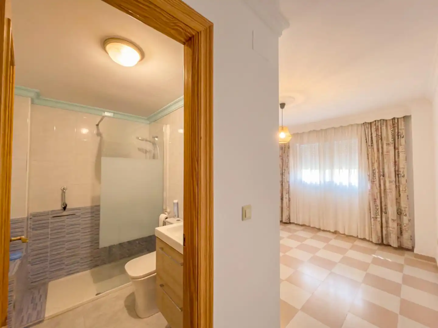 Baño de Piso en venta en Estepona con Terraza y Balcón