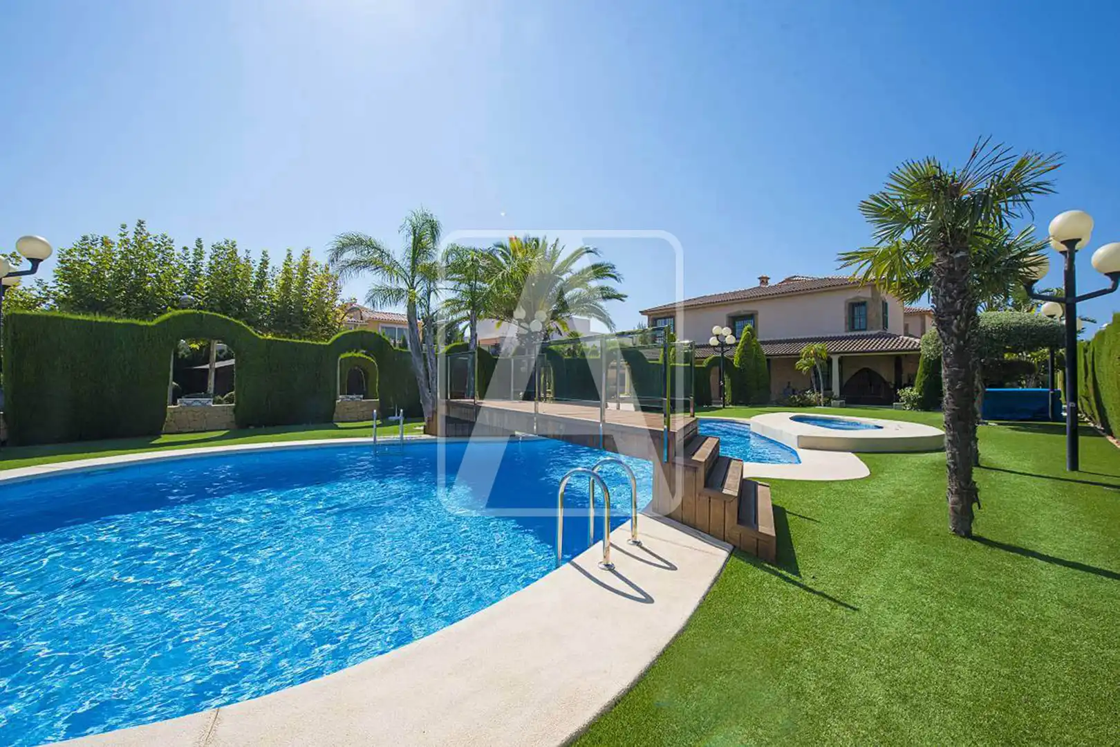 Chalet con piscina en venta en Marisol Park - Ortembach - Los Almendros, imagen 36