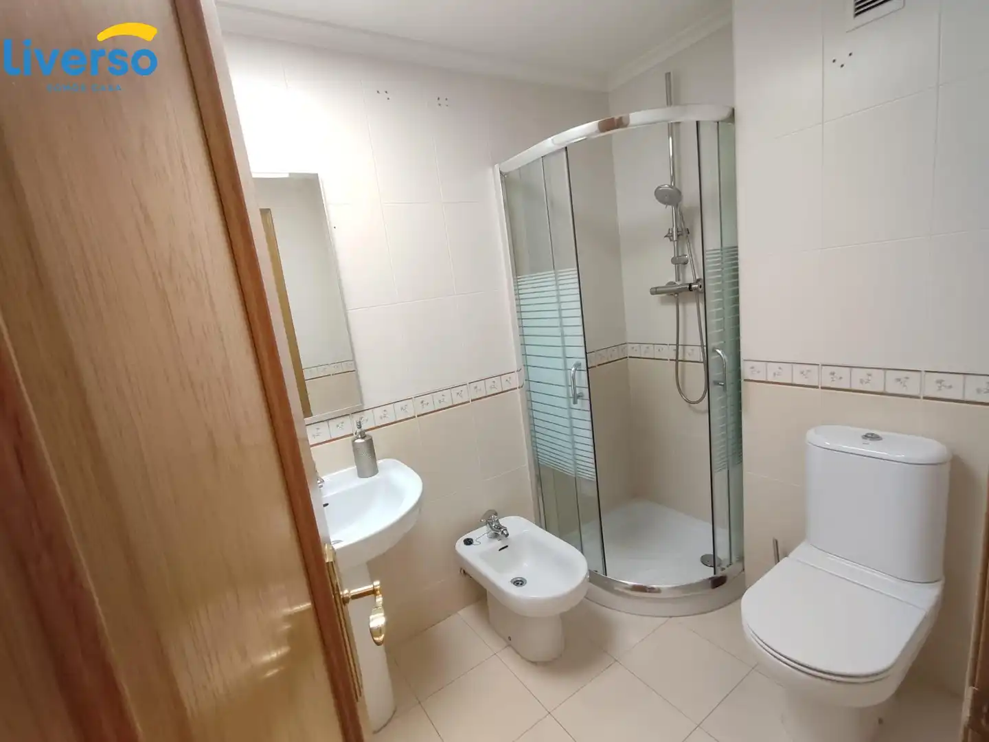 Baño de Piso de alquiler en Burgos con Calefacción, Trastero y Amueblado