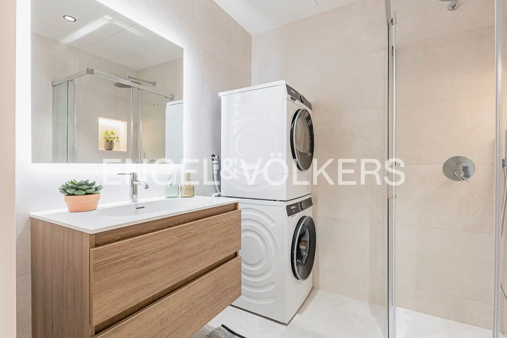 Badezimmer von Wohnung zum Verkauf in Barcelona mit Klimaanlage, Heizung und Privatgarten