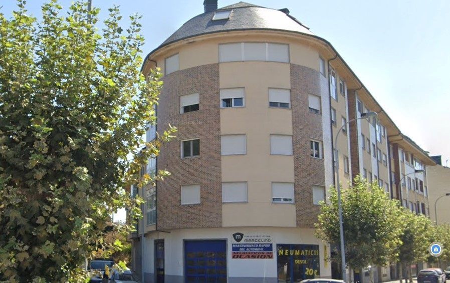 Flat for sale in Cemba, Población de Arroyo