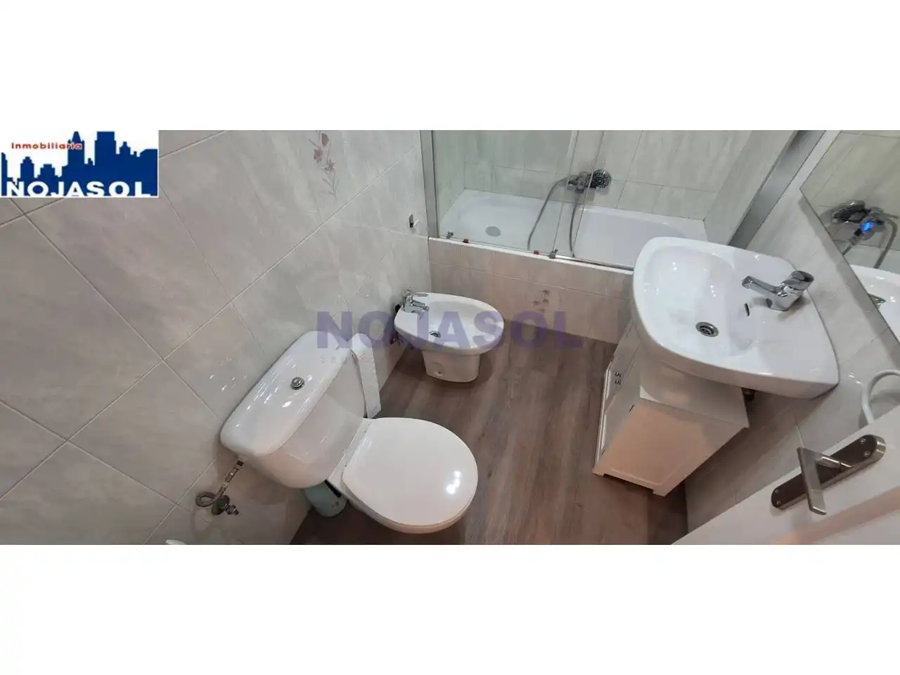 Baño de Apartamento de alquiler en Noja con Calefacción, Parquet y Terraza