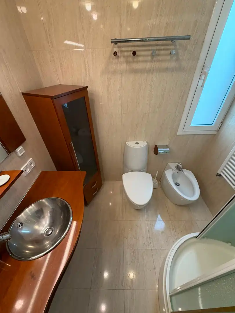 Badezimmer von Dachboden zum Verkauf in Gavà mit Klimaanlage, Heizung und Terrasse