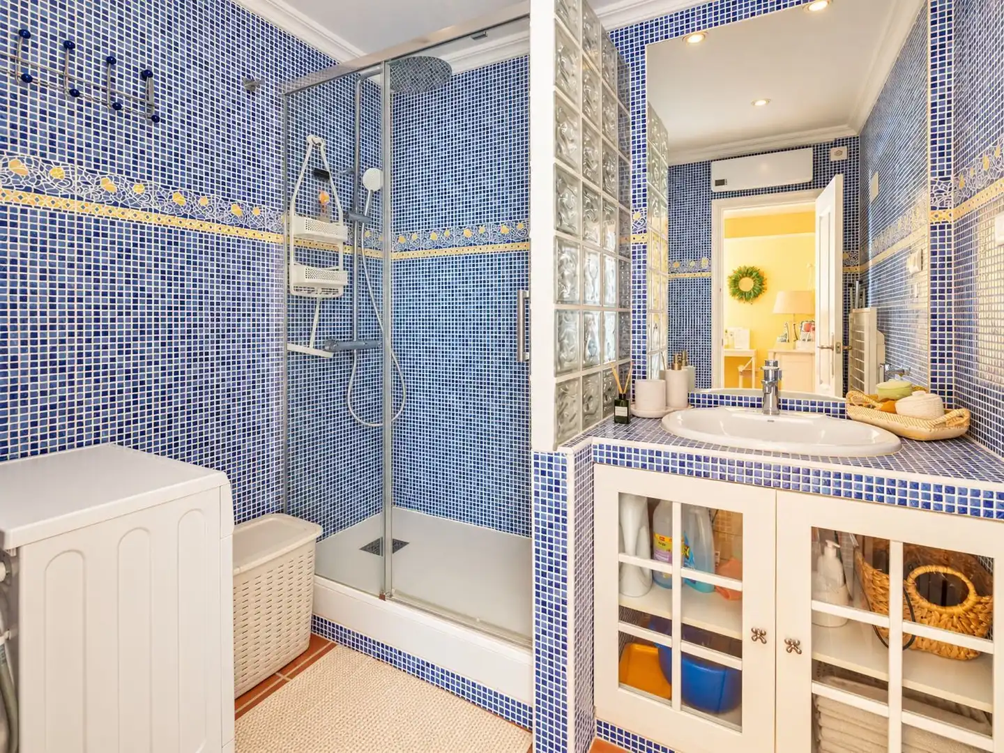 Bathroom of Apartments for sale in Orihuela Costa